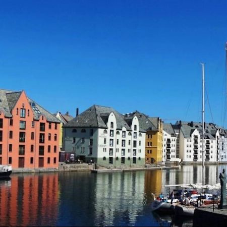 Free Parking Space, 2 Bed Room, Short Walk To Brosundet Alesund Luaran gambar