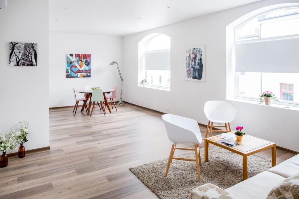 Free Parking Space, 2 Bed Room, Short Walk To Brosundet Alesund Luaran gambar