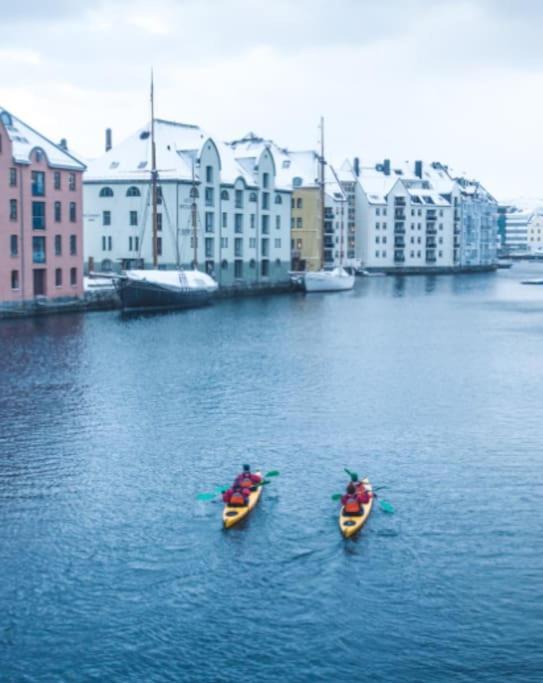 Free Parking Space, 2 Bed Room, Short Walk To Brosundet Alesund Luaran gambar
