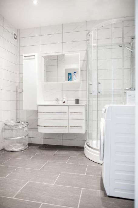 Free Parking Space, 2 Bed Room, Short Walk To Brosundet Alesund Luaran gambar