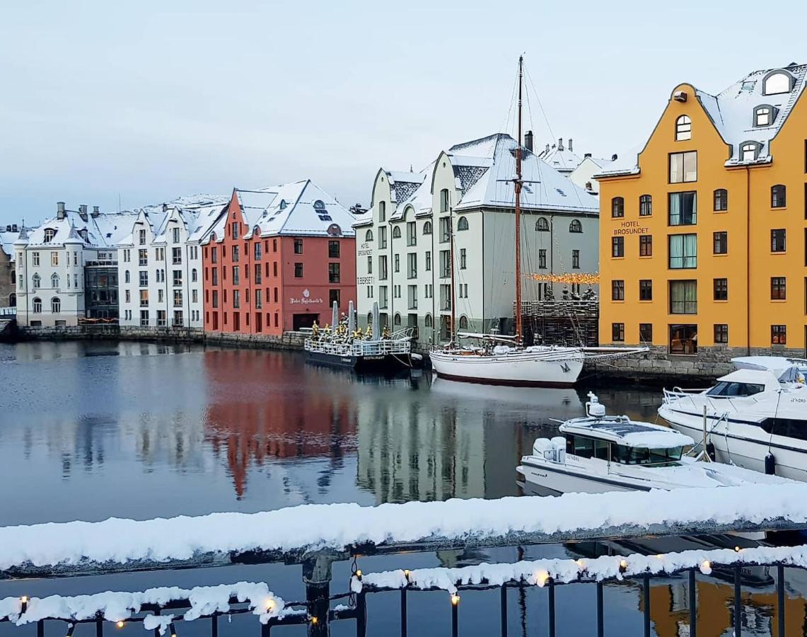 Free Parking Space, 2 Bed Room, Short Walk To Brosundet Alesund Luaran gambar